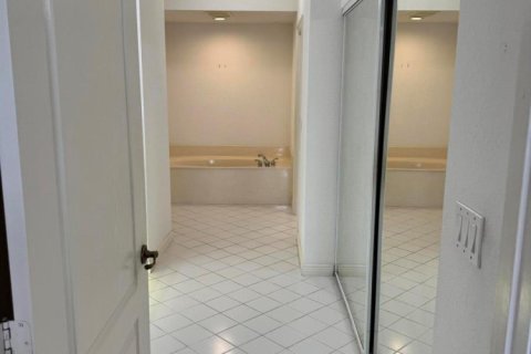 Купить кондоминиум в Тамарак, Флорида 5 комнат, 158.4м2, № 2241110 - фото 22