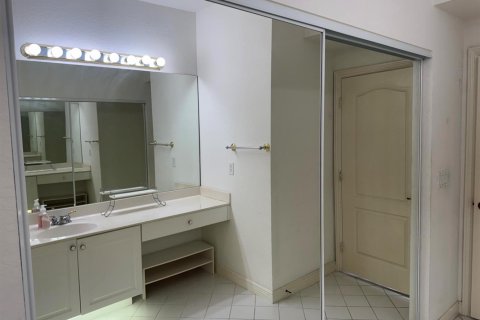 Купить кондоминиум в Тамарак, Флорида 5 комнат, 158.4м2, № 2241110 - фото 24