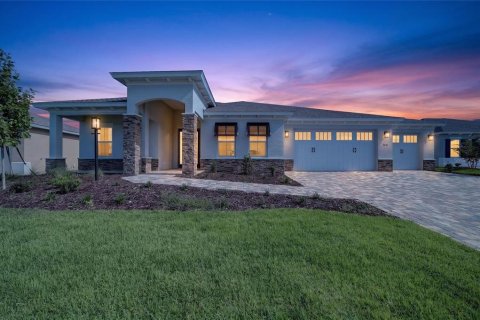 House in Ocala, Florida 3 bedrooms, 205.41 sq.m. № 2405085
