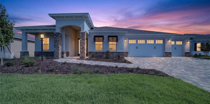 House in Ocala, Florida 3 bedrooms, 205.41 sq.m. № 2405085