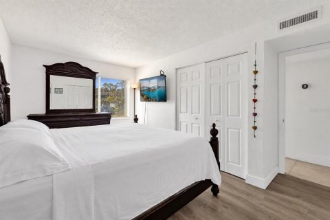 Condo in Orlando, Florida, 2 bedrooms  № 2369315 - photo 11