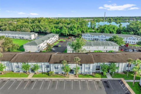 Condo in Orlando, Florida, 2 bedrooms  № 2369315 - photo 16