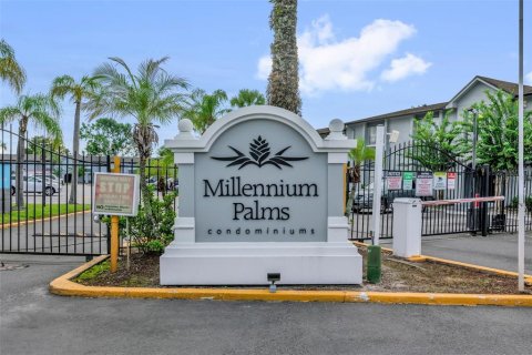 Condo in Orlando, Florida, 2 bedrooms  № 2369315 - photo 15