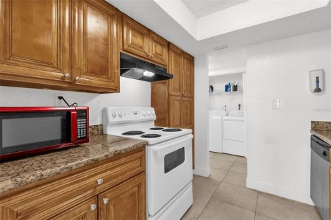 Condo in Orlando, Florida, 2 bedrooms  № 2369315 - photo 7