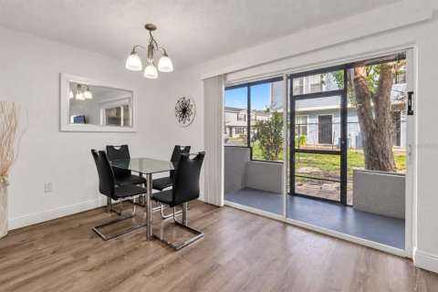 Condo in Orlando, Florida, 2 bedrooms  № 2369315 - photo 4