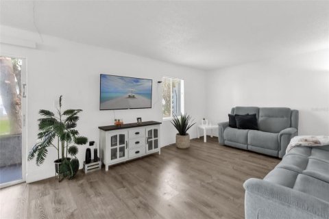 Condo in Orlando, Florida, 2 bedrooms  № 2369315 - photo 2