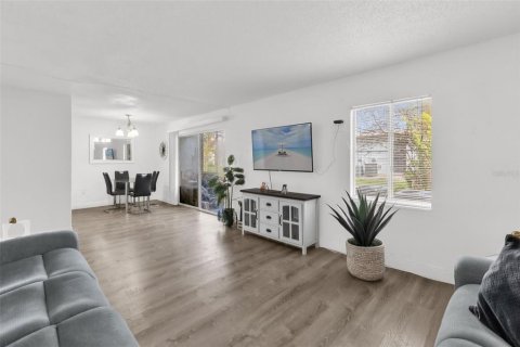 Condo in Orlando, Florida, 2 bedrooms  № 2369315 - photo 6