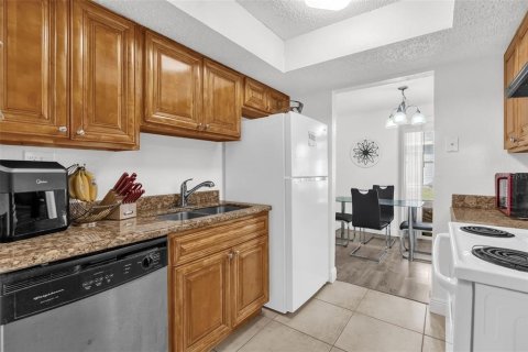 Condo in Orlando, Florida, 2 bedrooms  № 2369315 - photo 3