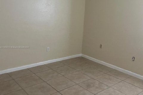 Villa ou maison à louer à Cutler Bay, Floride: 3 chambres, 117.06 m2 № 1956654 - photo 6