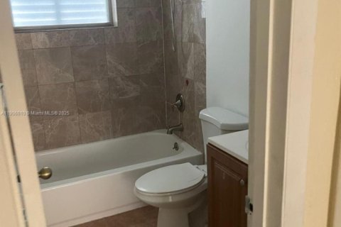 Villa ou maison à louer à Cutler Bay, Floride: 3 chambres, 117.06 m2 № 1956654 - photo 10