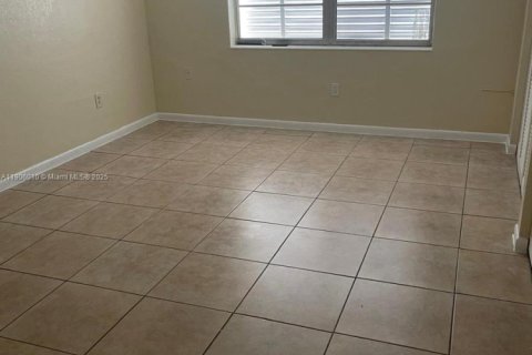 Villa ou maison à louer à Cutler Bay, Floride: 3 chambres, 117.06 m2 № 1956654 - photo 7