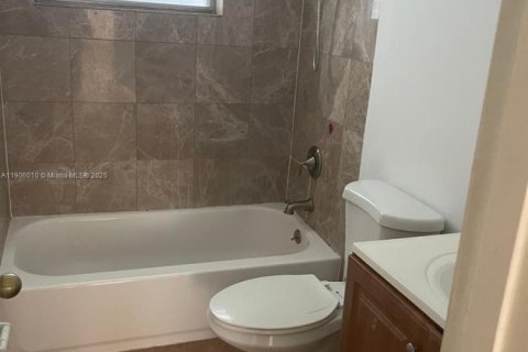 Villa ou maison à louer à Cutler Bay, Floride: 3 chambres, 117.06 m2 № 1956654 - photo 4