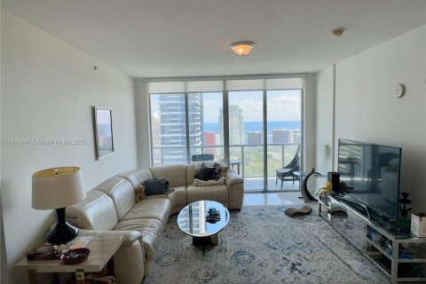 Condo in Miami, Florida, 2 bedrooms  № 1936342 - photo 3