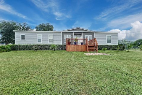 House in Haines City, Florida 3 bedrooms, 195.84 sq.m. № 2224638