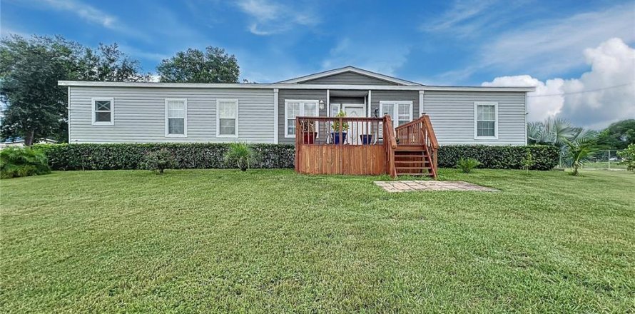 House in Haines City, Florida 3 bedrooms, 195.84 sq.m. № 2224638