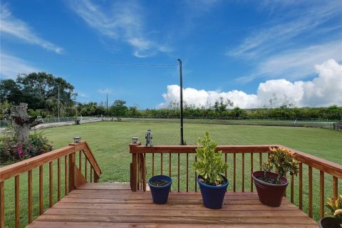 House in Haines City, Florida 3 bedrooms, 195.84 sq.m. № 2224638 - photo 4
