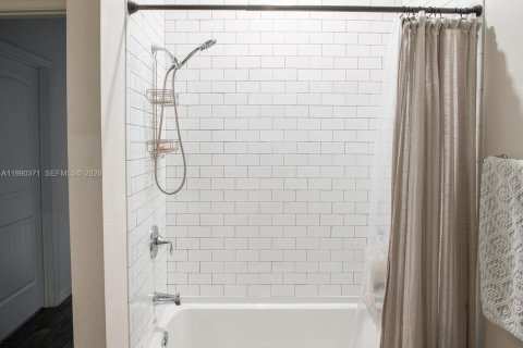 Villa ou maison à vendre à Port St. Lucie, Floride: 4 chambres, 221.01 m2 № 2058982 - photo 19