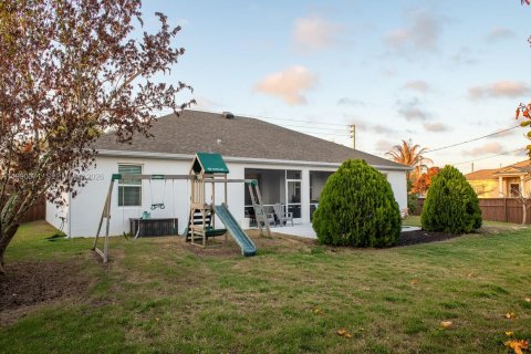 Villa ou maison à vendre à Port St. Lucie, Floride: 4 chambres, 221.01 m2 № 2058982 - photo 25