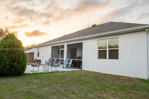 Villa ou maison à vendre à Port St. Lucie, Floride: 4 chambres, 221.01 m2 № 2058982 - photo 26