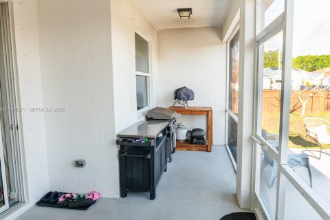 Villa ou maison à vendre à Port St. Lucie, Floride: 4 chambres, 221.01 m2 № 2058982 - photo 24