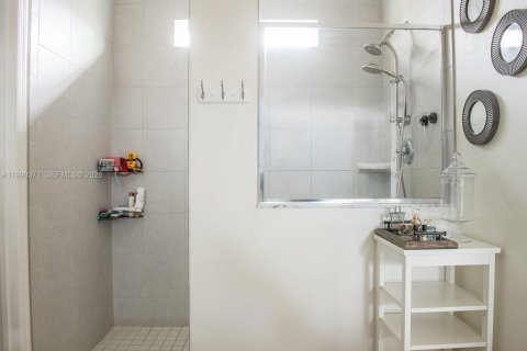 Villa ou maison à vendre à Port St. Lucie, Floride: 4 chambres, 221.01 m2 № 2058982 - photo 12