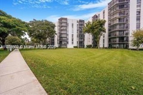 Купить кондоминиум в Авентура, Флорида 1 спальня, 68.84м2, № 1786555 - фото 15