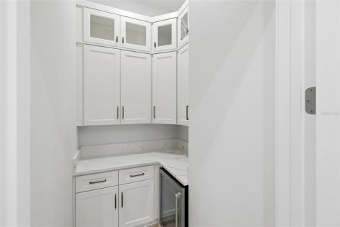 Купить виллу или дом в Норт-Порт, Флорида 6 комнат, 205.41м2, № 2433538 - фото 33