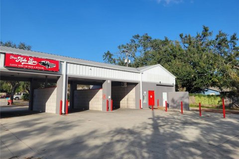 Commercial property in Seffner, Florida № 1724336 - photo 1