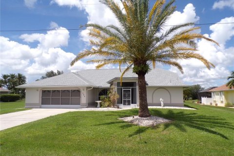 Casa en alquiler en Punta Gorda, Florida, 3 dormitorios, 186.83 m2 № 1910912 - foto 1