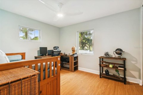 House in Saint Petersburg, Florida 4 bedrooms, 278.8 sq.m. № 1772954 - photo 24