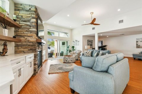 House in Saint Petersburg, Florida 4 bedrooms, 278.8 sq.m. № 1772954 - photo 15