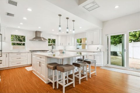 House in Saint Petersburg, Florida 4 bedrooms, 278.8 sq.m. № 1772954 - photo 16