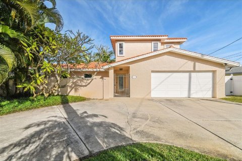 House in Saint Petersburg, Florida 4 bedrooms, 278.8 sq.m. № 1772954 - photo 3