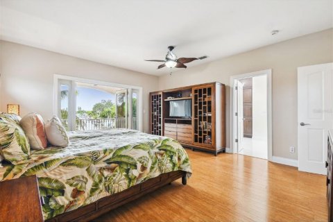 House in Saint Petersburg, Florida 4 bedrooms, 278.8 sq.m. № 1772954 - photo 26