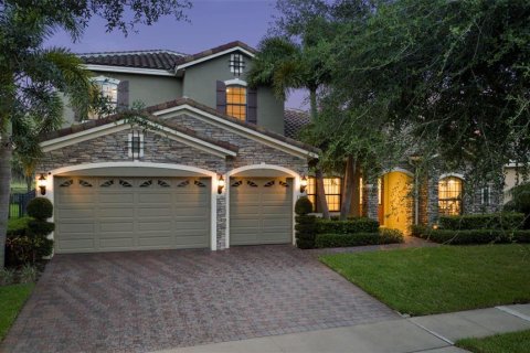 House in Orlando, Florida 5 bedrooms, 334.63 sq.m. № 1819668 - photo 1