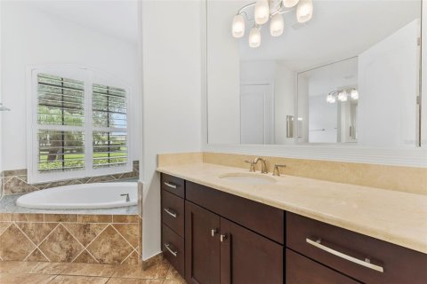 House in Orlando, Florida 5 bedrooms, 334.63 sq.m. № 1819668 - photo 24