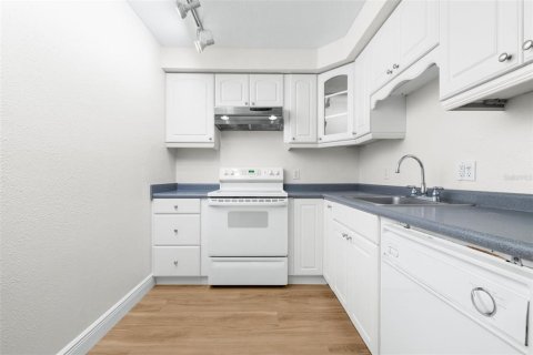 Condo in Tampa, Florida, 1 bedroom № 2092010 - photo 8