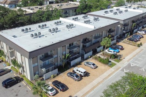 Condo in Tampa, Florida, 1 bedroom № 2092010 - photo 27