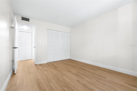 Condo in Tampa, Florida, 1 bedroom № 2092010 - photo 13