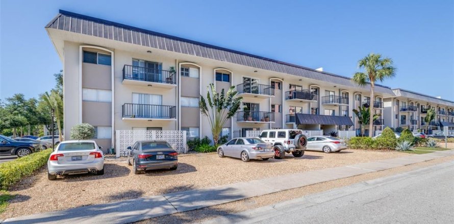 Condo in Tampa, Florida, 1 bedroom № 2092010