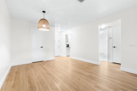 Condo in Tampa, Florida, 1 bedroom № 2092010 - photo 4
