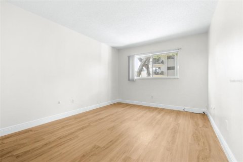 Condo in Tampa, Florida, 1 bedroom № 2092010 - photo 11
