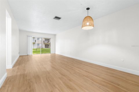 Condo in Tampa, Florida, 1 bedroom № 2092010 - photo 5