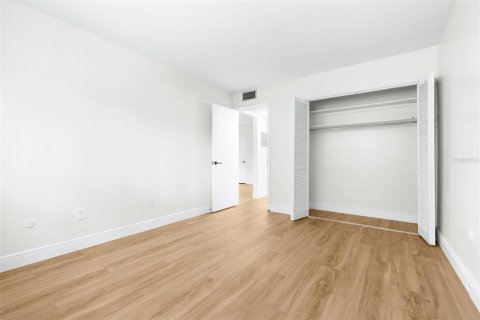 Condo in Tampa, Florida, 1 bedroom № 2092010 - photo 12