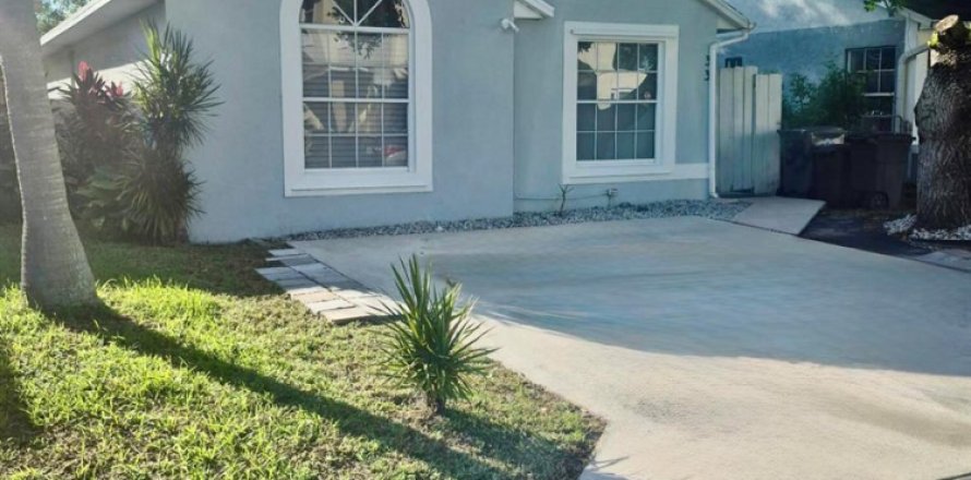 Villa ou maison à West Palm Beach, Floride 3 chambres, 110.46 m2 № 2245214