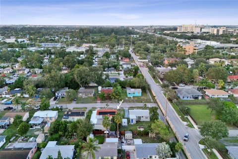 Casa en venta en Hollywood, Florida, 4 dormitorios, 171.59 m2 № 2076746 - foto 16