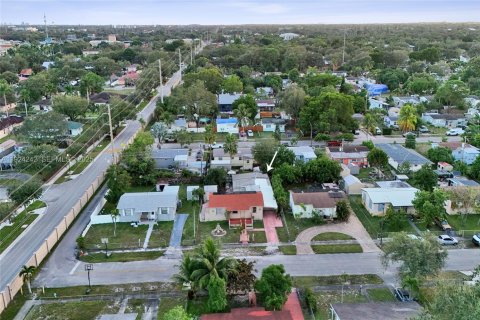 Casa en venta en Hollywood, Florida, 4 dormitorios, 171.59 m2 № 2076746 - foto 12