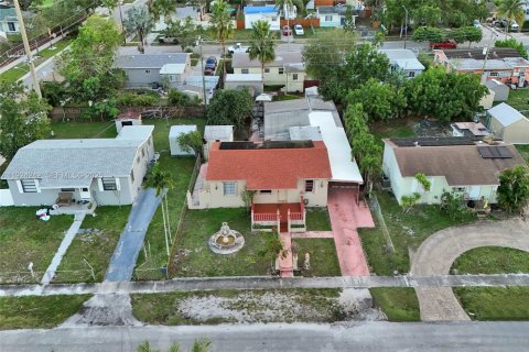 Casa en venta en Hollywood, Florida, 4 dormitorios, 171.59 m2 № 2076746 - foto 3