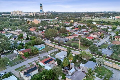 Casa en venta en Hollywood, Florida, 4 dormitorios, 171.59 m2 № 2076746 - foto 15