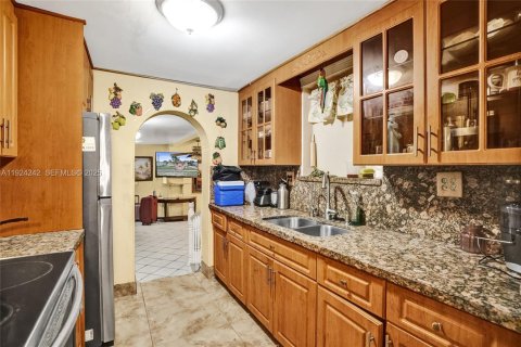 Casa en venta en Hollywood, Florida, 4 dormitorios, 171.59 m2 № 2076746 - foto 26